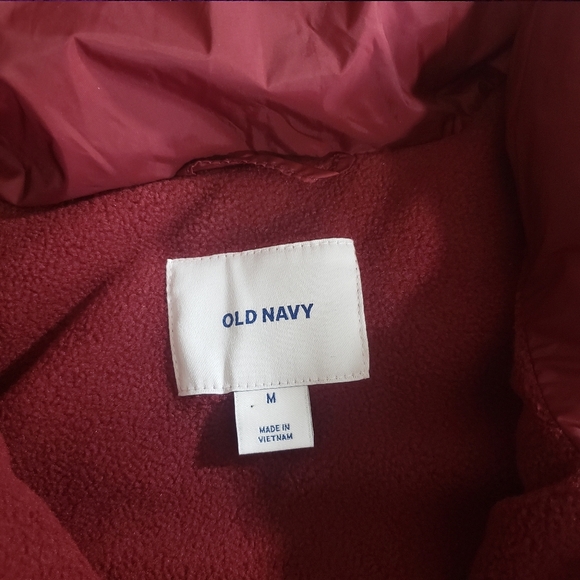 Old navy puffer vest women burgandy size M NWT - Picture 7 of 8